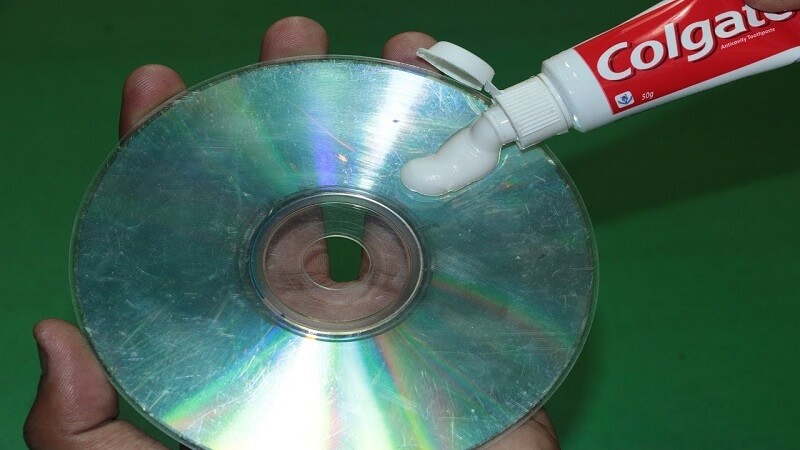 用牙膏修復刮擦的DVD